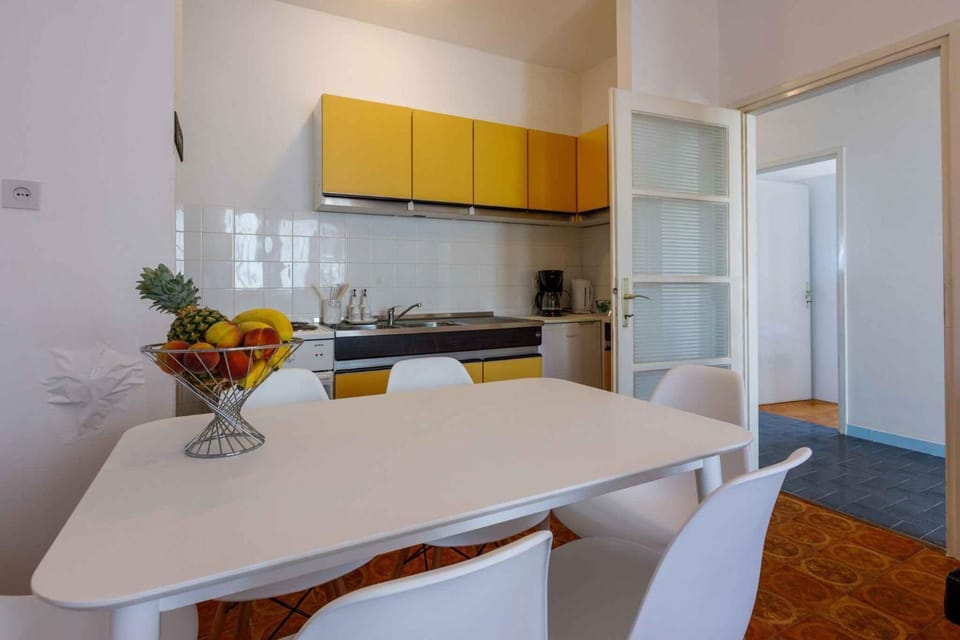Coffee/tea facilities, Dining area