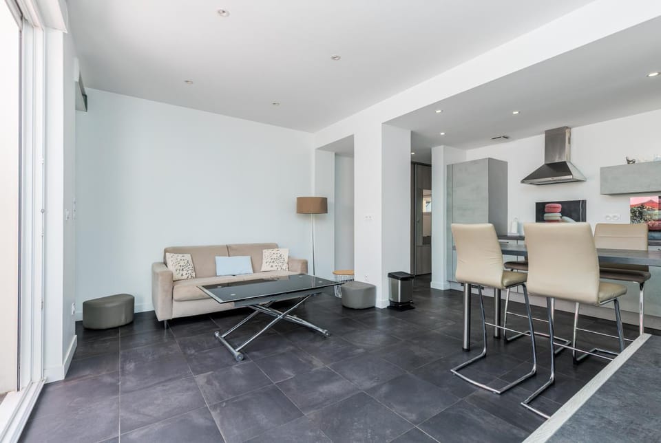 Kitchen or kitchenette, Living room, Dining area