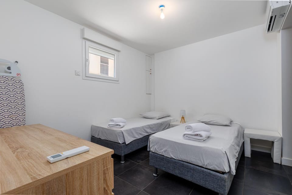 Bed, Photo of the whole room, Bedroom, towels, air conditioner