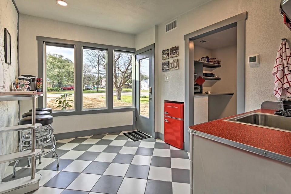 Retro Updated Blanco Abode - Steps to Main Street! House in Blanco