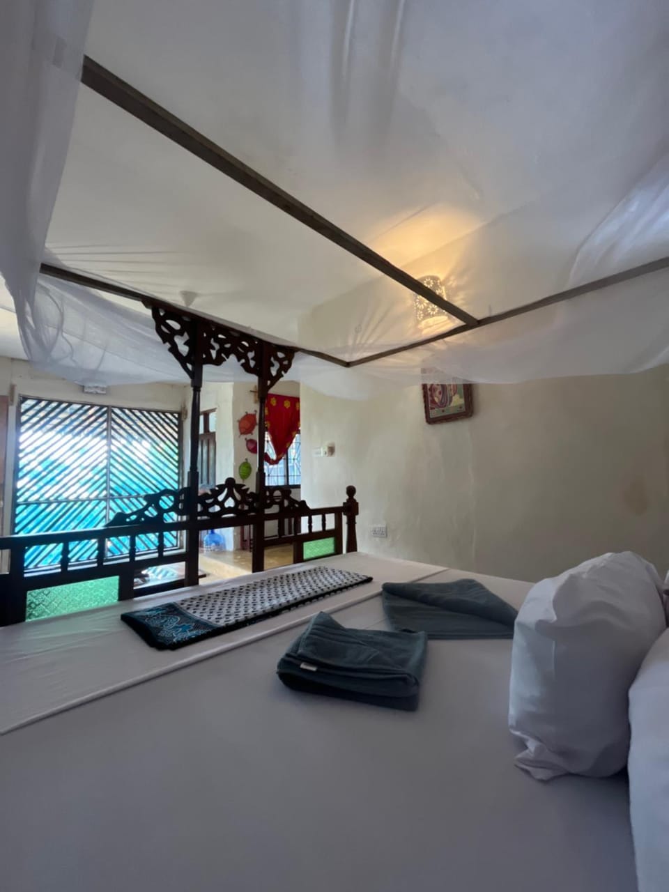 Bed, Bedroom, towels