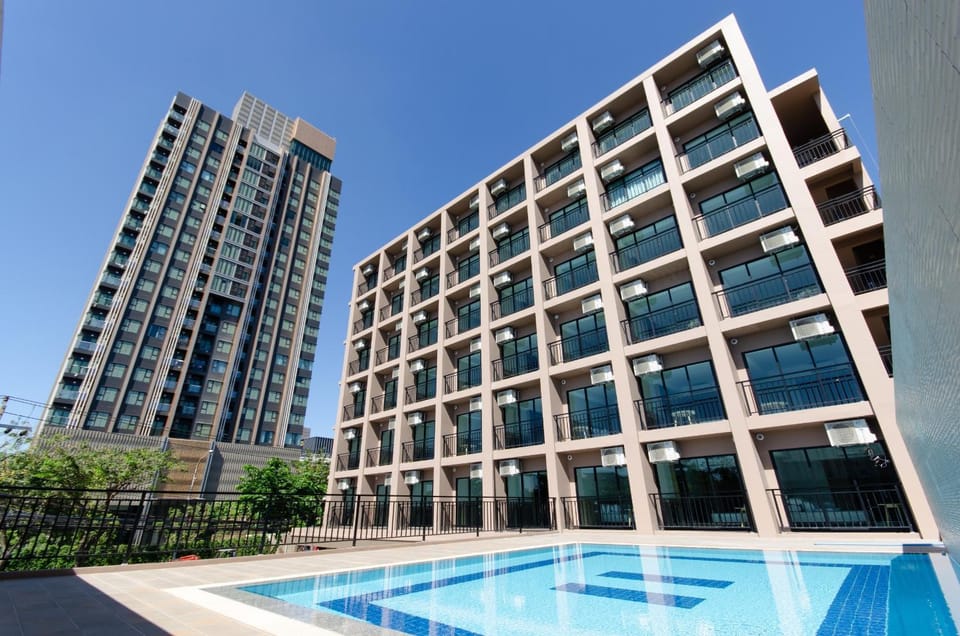 Property building, Swimming pool
