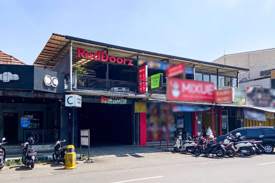 Urbanview Hotel Ultima Veteran Garut Bed and Breakfast in West Java