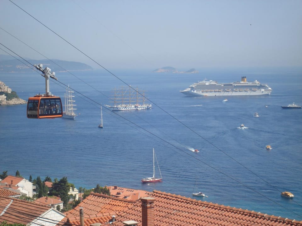 City view, Sea view
