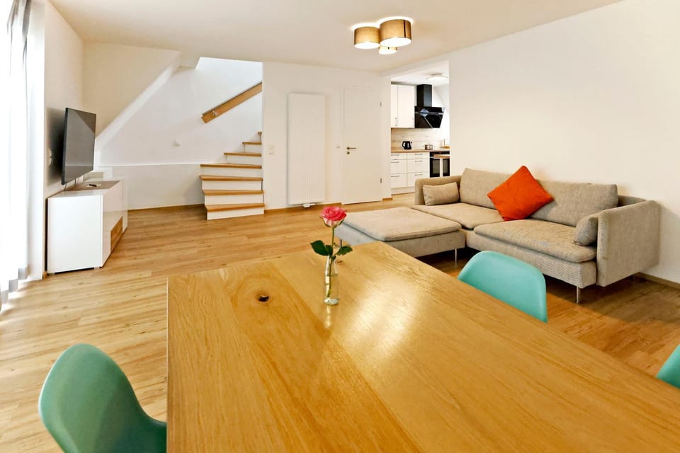 TV and multimedia, Kitchen or kitchenette, Living room, Dining area, Evening entertainment