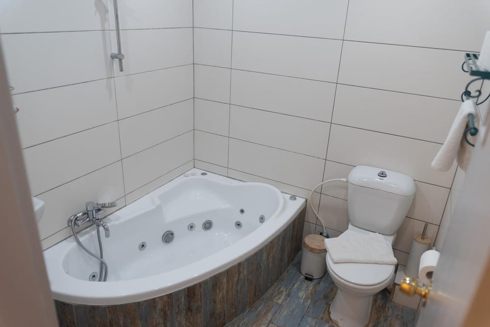 Shower, Toilet, Bathroom, Bath