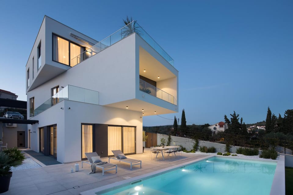 Property building, Swimming pool