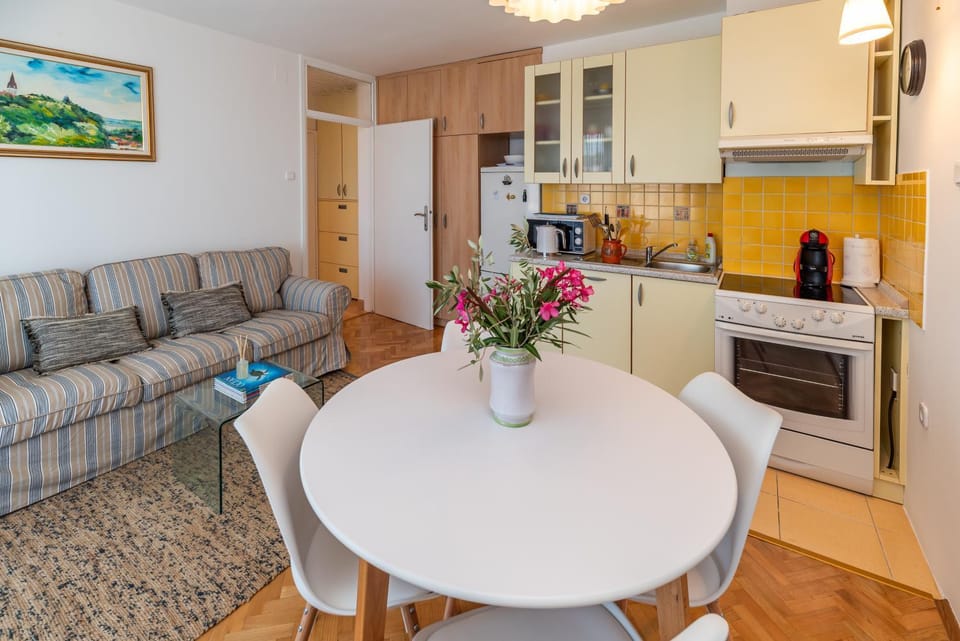 Living room, Dining area, kitchen