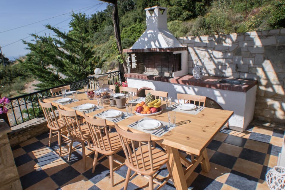 Day, BBQ facilities, View (from property/room), Balcony/Terrace, Food and drinks, Dining area, Food