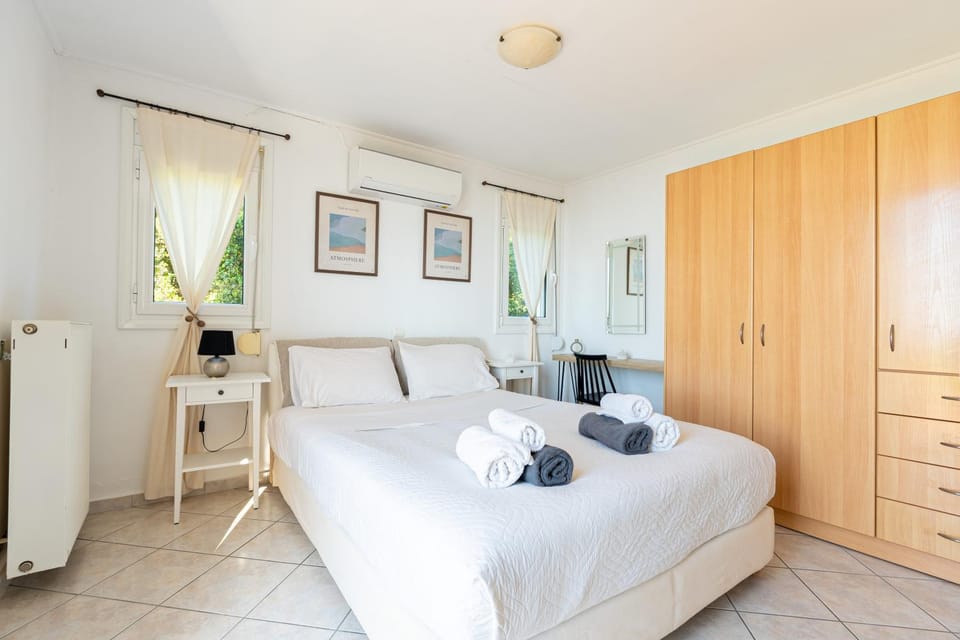 Bed, Photo of the whole room, Bedroom, towels, wardrobe
