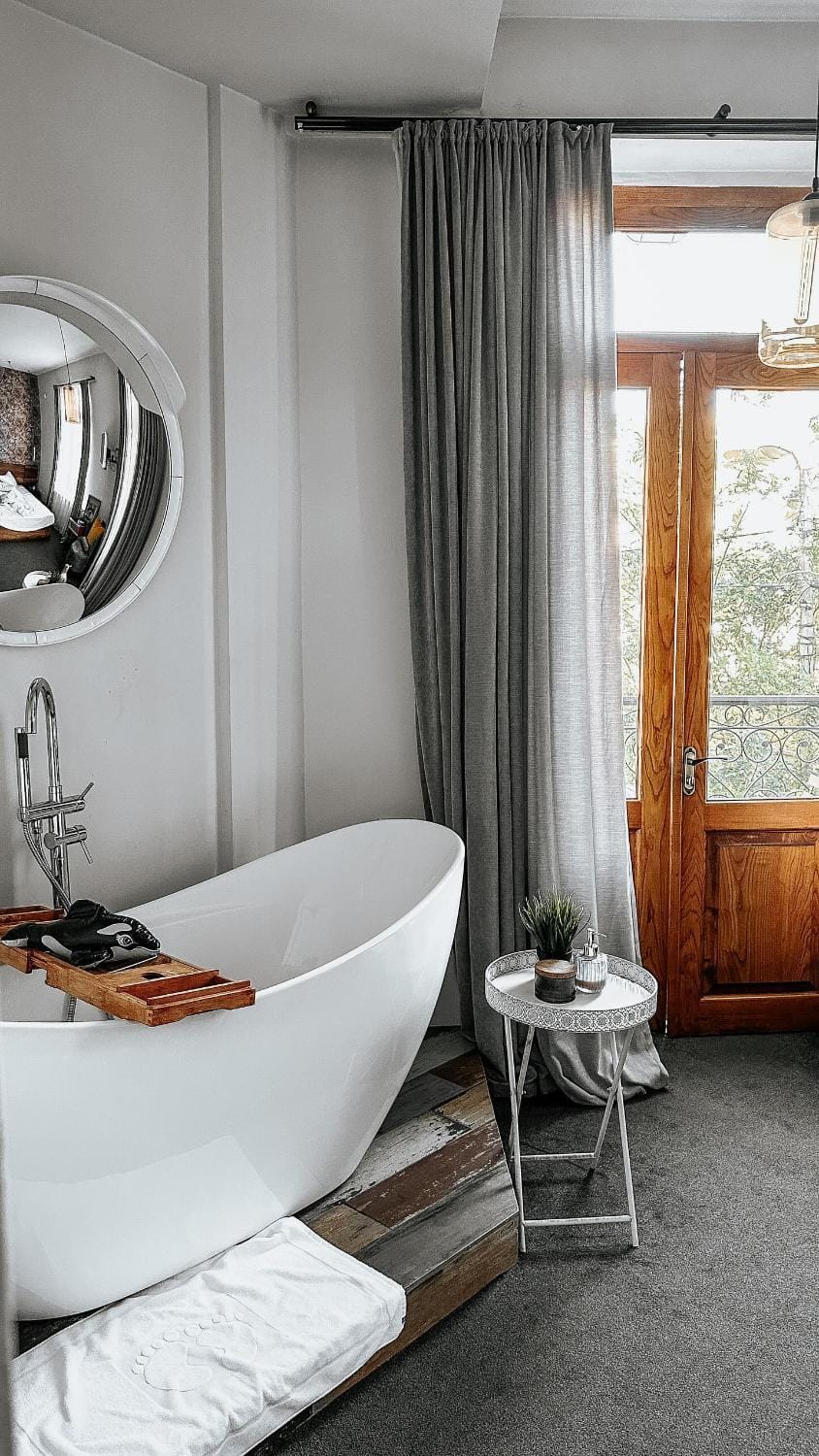 Photo of the whole room, Bath