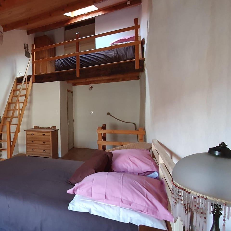 Un charmant F2 pour les voyageurs et les pèlerins! Apartment in Auvergne-Rhône-Alpes