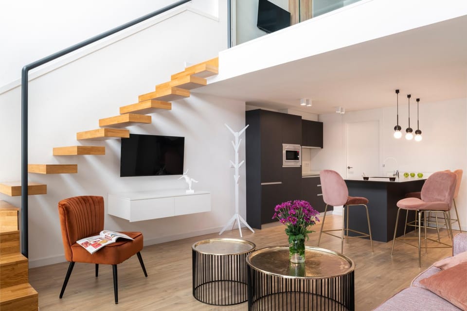 TV and multimedia, Living room, Seating area, Dining area
