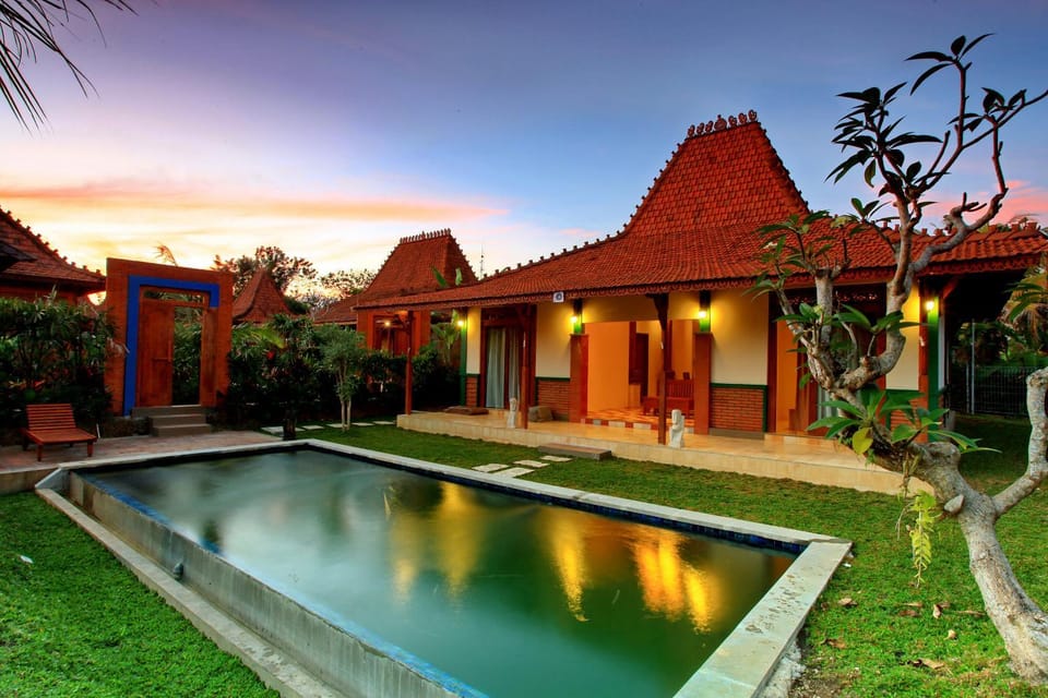 Property building, Swimming pool, Swimming pool