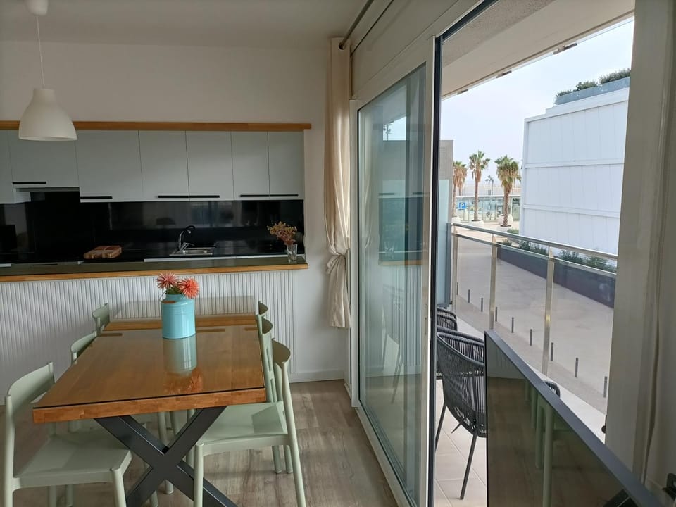 View (from property/room), Balcony/Terrace, Dining area