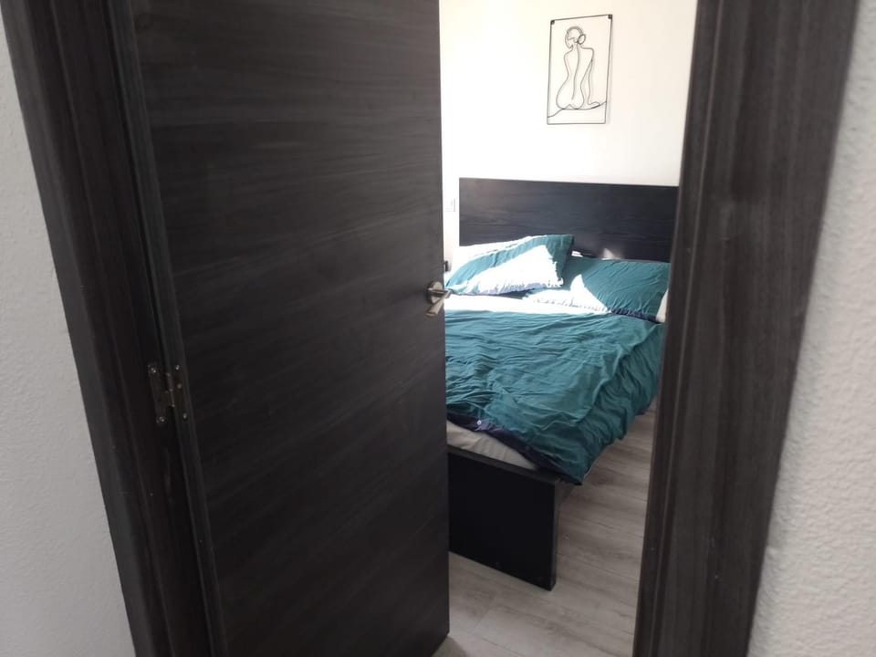 El Mirador, Villamartin, Refurbished,cot to hire, WIFI, pool, parking Apartment in Vega Baja del Segura