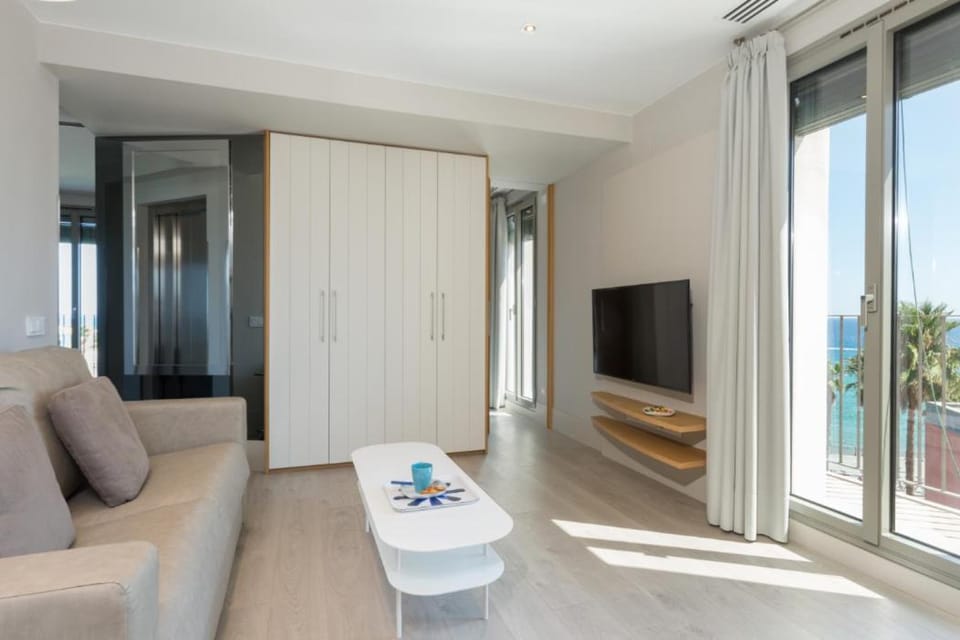Neighbourhood, TV and multimedia, Balcony/Terrace, Balcony/Terrace, Living room, Seating area, Dining area, Beach