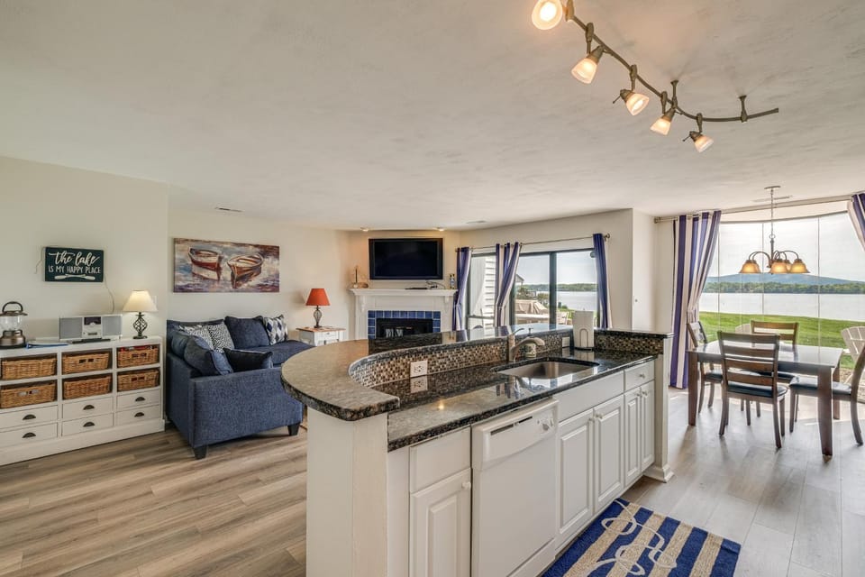 Resort Condo on Smith Mtn Lake: Linens Included! House in Smith Mountain Lake