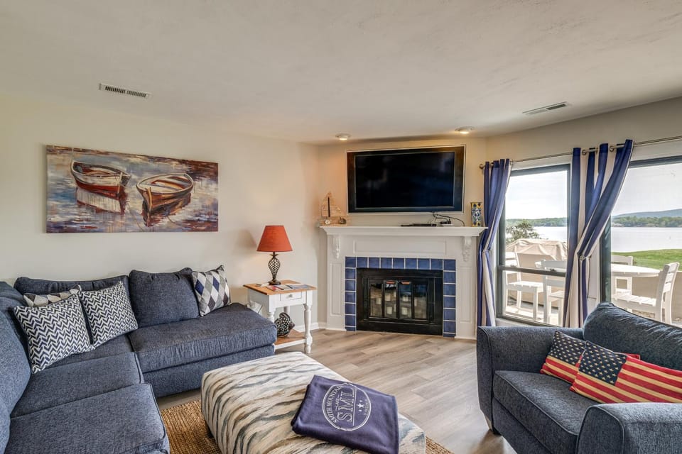 Resort Condo on Smith Mtn Lake: Linens Included! House in Smith Mountain Lake