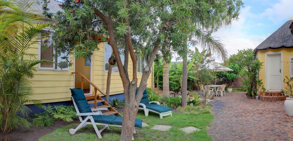 Property building, Garden, Garden view, sunbed