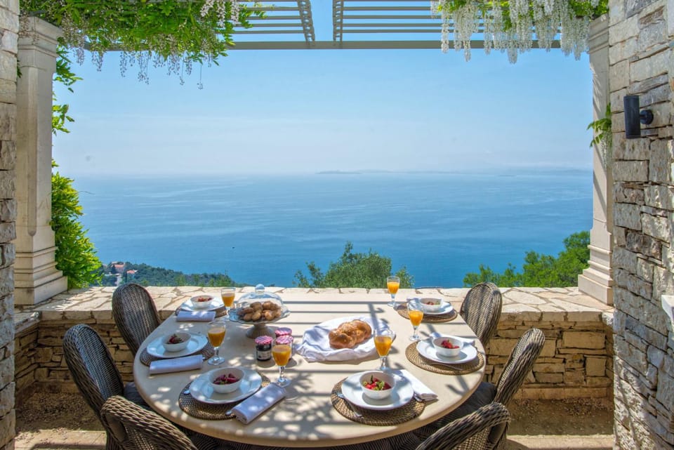 Patio, Natural landscape, View (from property/room), Balcony/Terrace, Dining area, Sea view