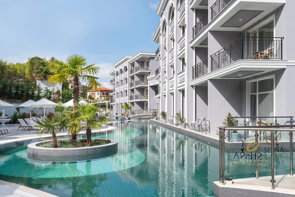 Swimming pool, Swimming pool