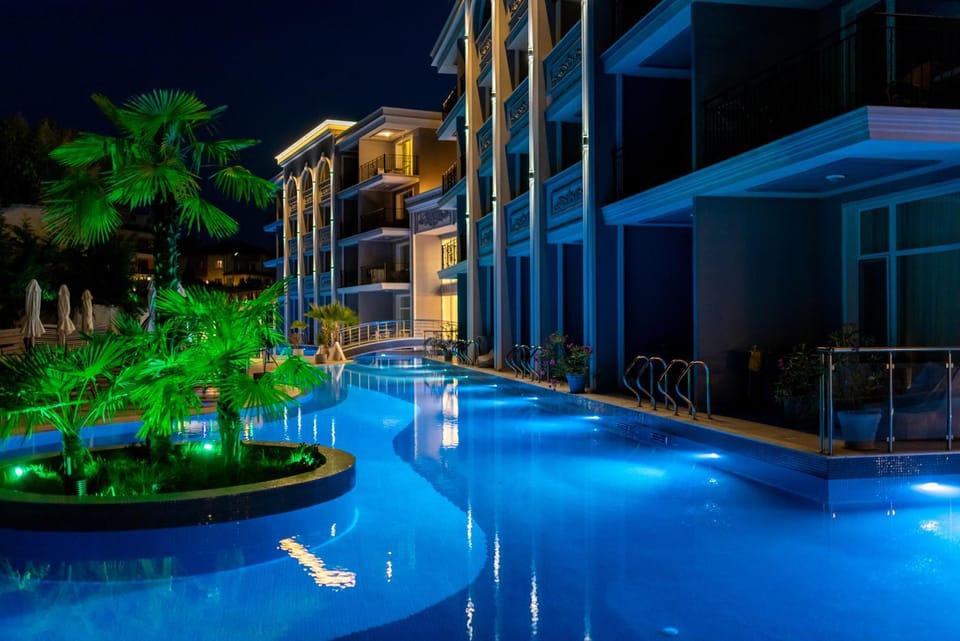 Property building, Swimming pool
