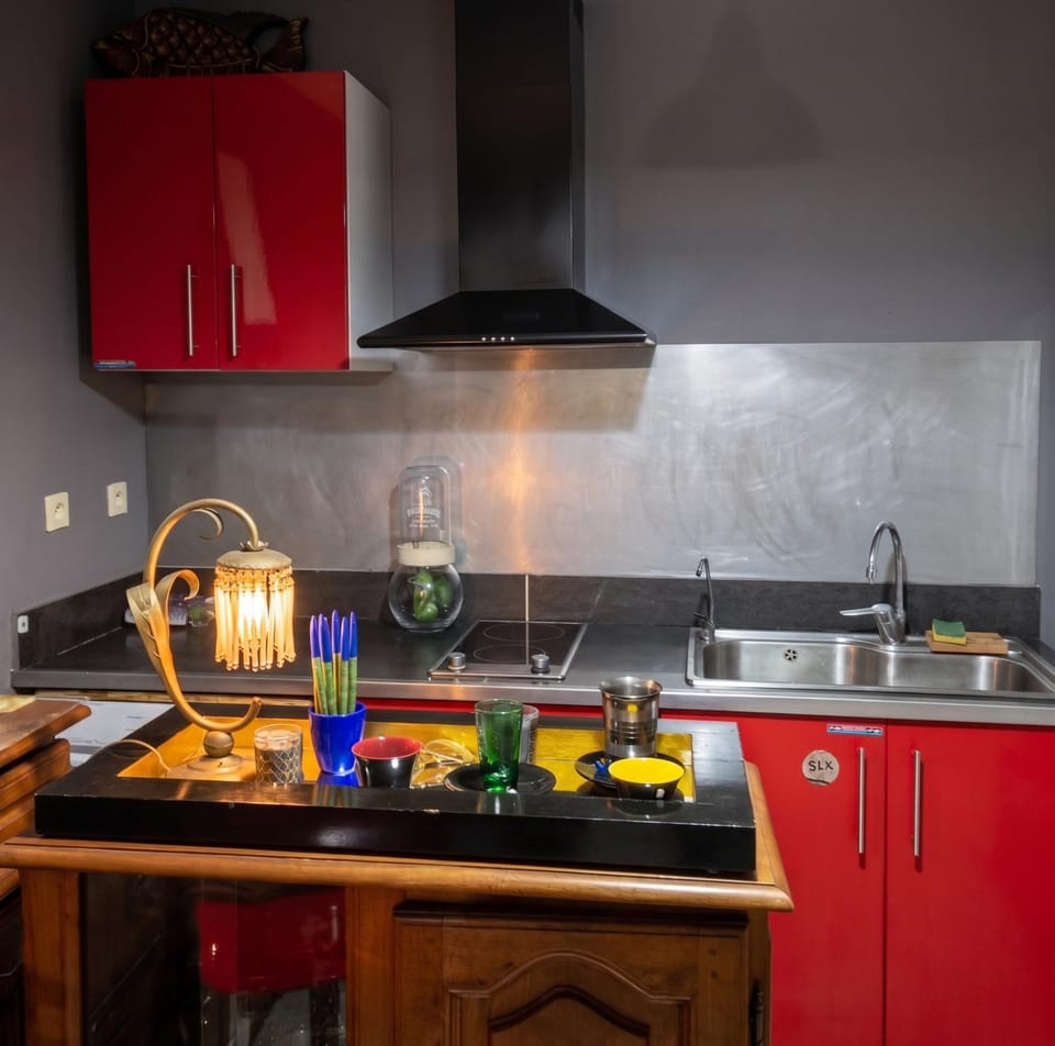 Kitchen or kitchenette