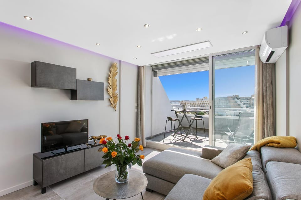 Property building, Balcony/Terrace