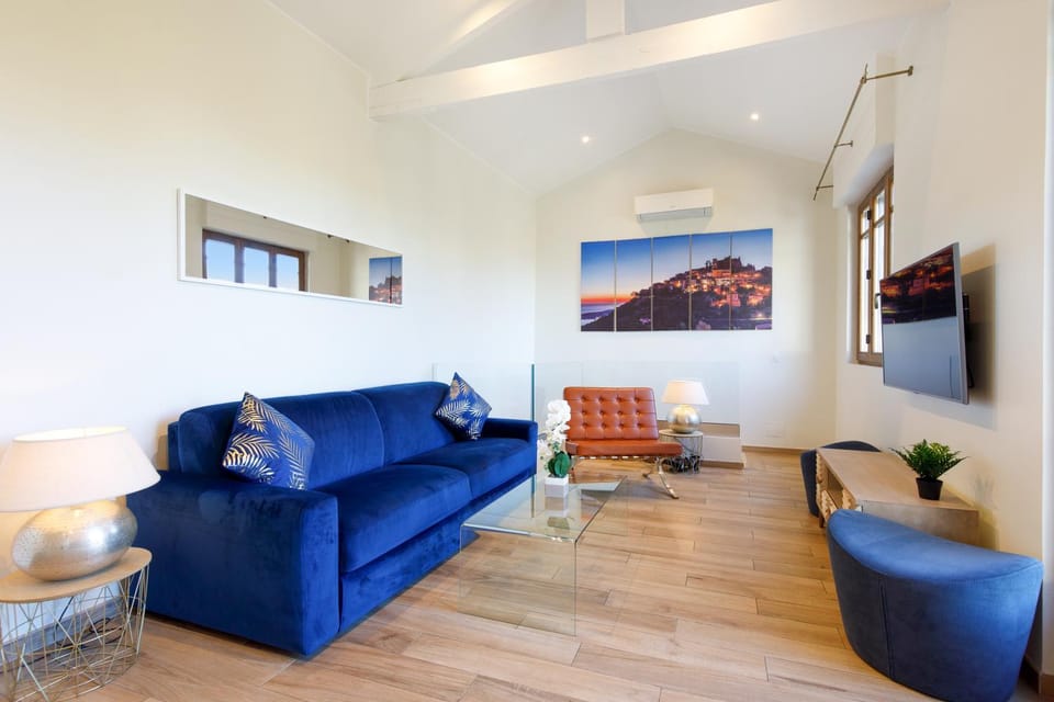 Villa d exception avec terrasse, jacuzzi, vue mer, parking, en plein cœur du village de Eze Apartment in Eze