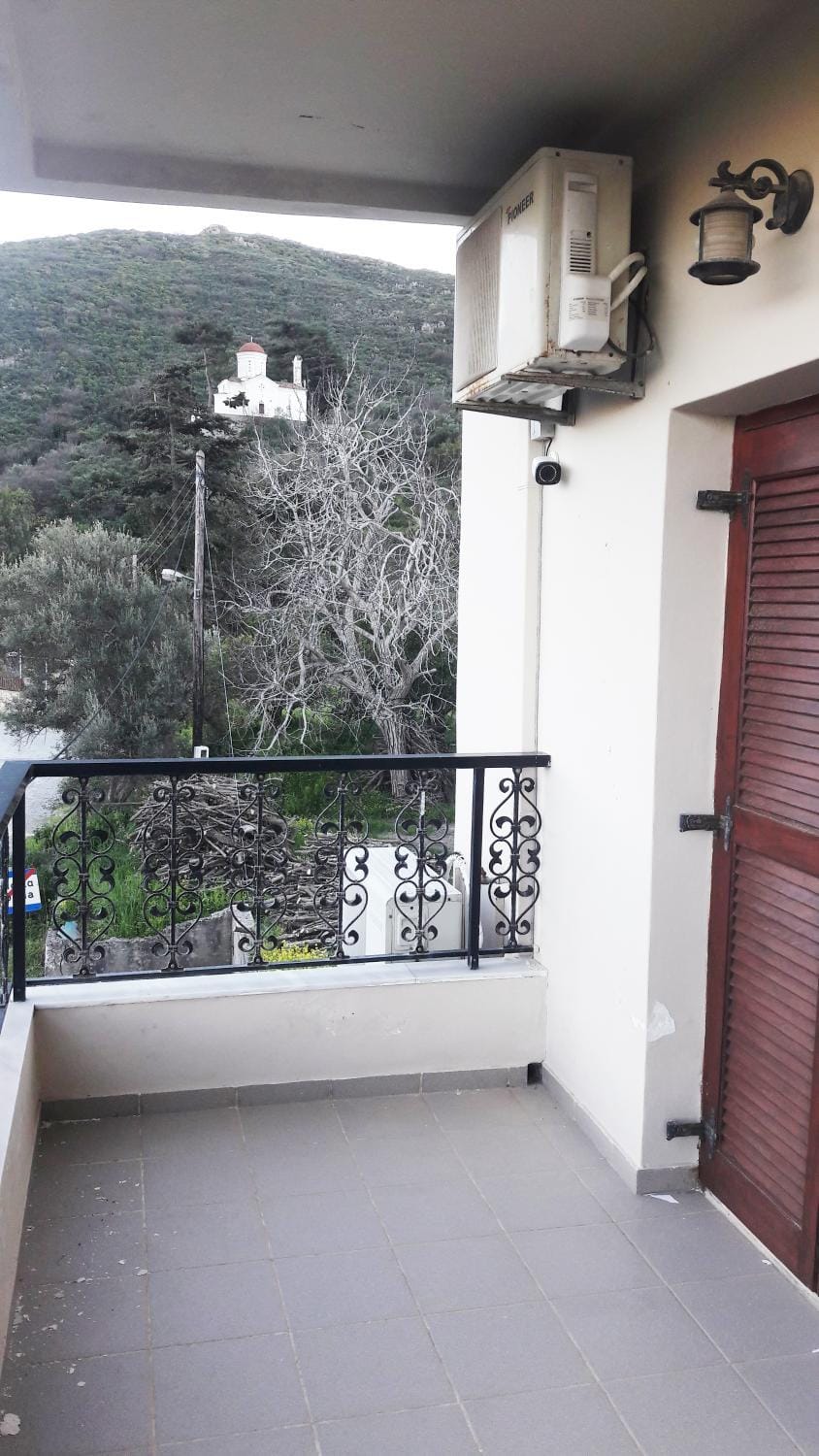 Balcony/Terrace, Mountain view, Street view