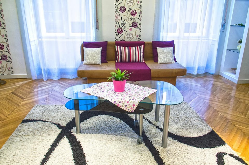 Living room, Seating area