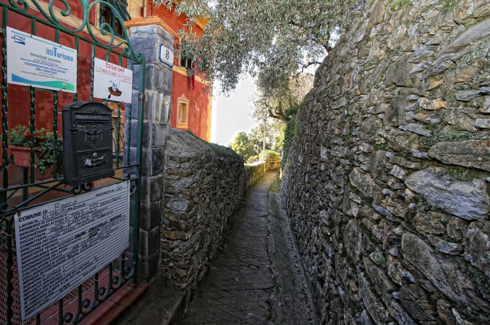 Facade/entrance, Property logo or sign, Logo/Certificate/Sign, Certificate/Award