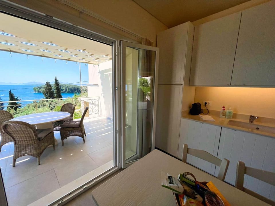 Library, Balcony/Terrace, Living room, Seating area, Dining area, Sea view, Dinner