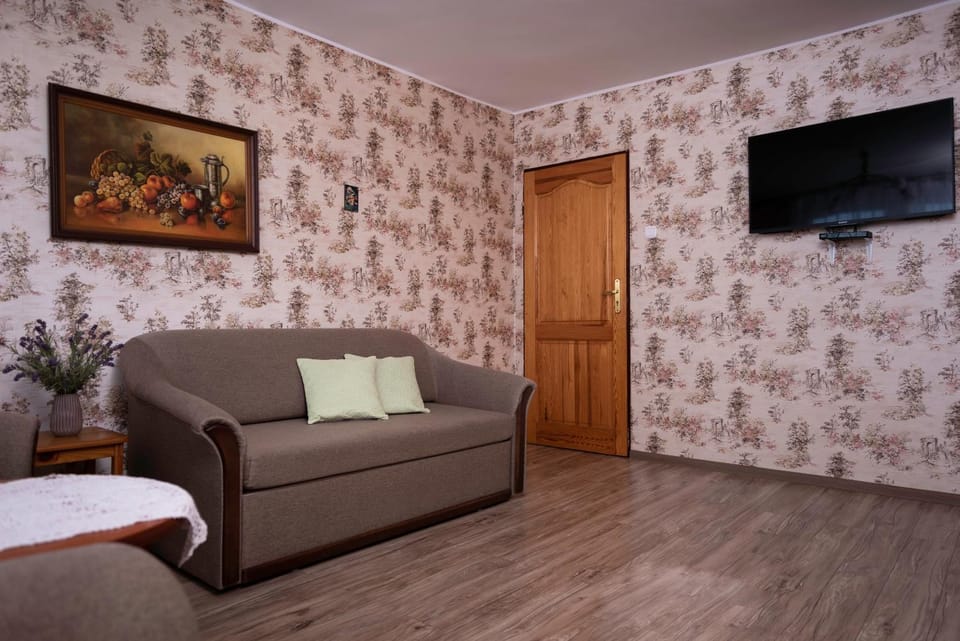 Shower, Toilet, BBQ facilities, Children play ground, Garden, Library, Bathroom, TV and multimedia, Coffee/tea facilities, Balcony/Terrace, Kitchen or kitchenette, Living room, Seating area, Dining area, Hiking, Cycling, Bedroom, Bath