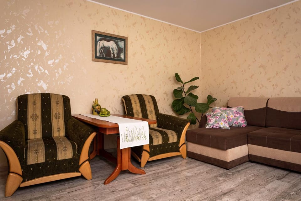 Shower, Toilet, Restaurant/places to eat, Day, Natural landscape, BBQ facilities, Children play ground, Garden, Horse-riding, Library, TV and multimedia, Coffee/tea facilities, Balcony/Terrace, Balcony/Terrace, Kitchen or kitchenette, Living room, Seating area, Dining area, Beach, Hiking, Cycling, Communal kitchen, Pets