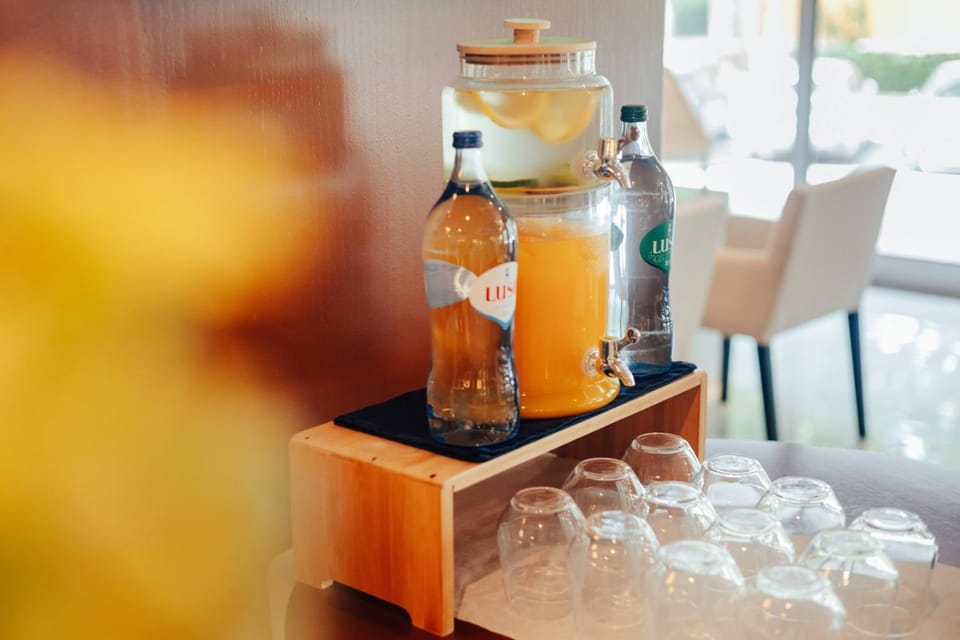 Dining area, Breakfast, Drinks