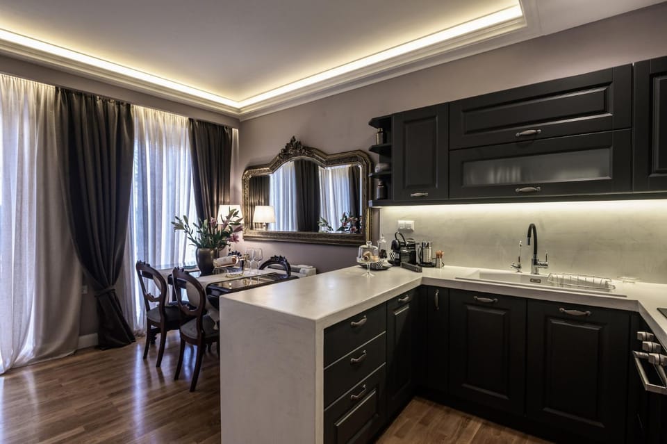 Coffee/tea facilities, Kitchen or kitchenette, Living room, Dining area