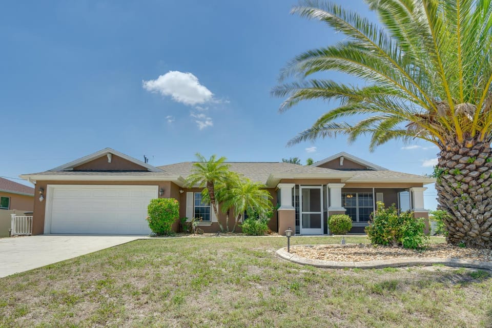 Family-Friendly Home ~ 10 Mi to Dtwn Cape Coral House in Cape Coral