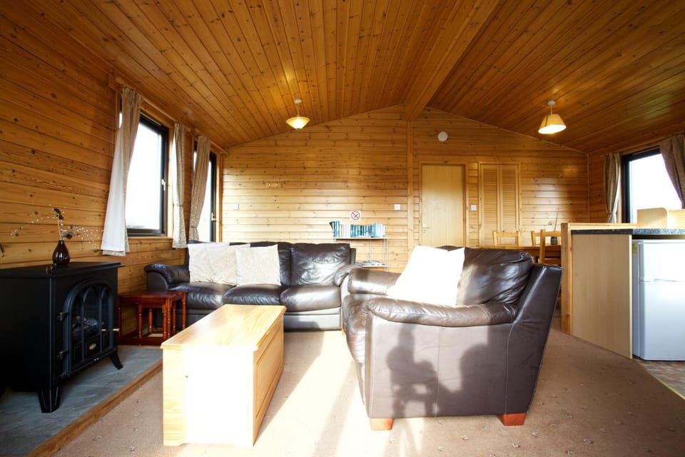 Communal lounge/ TV room, Kitchen or kitchenette, Living room, Seating area, Dining area