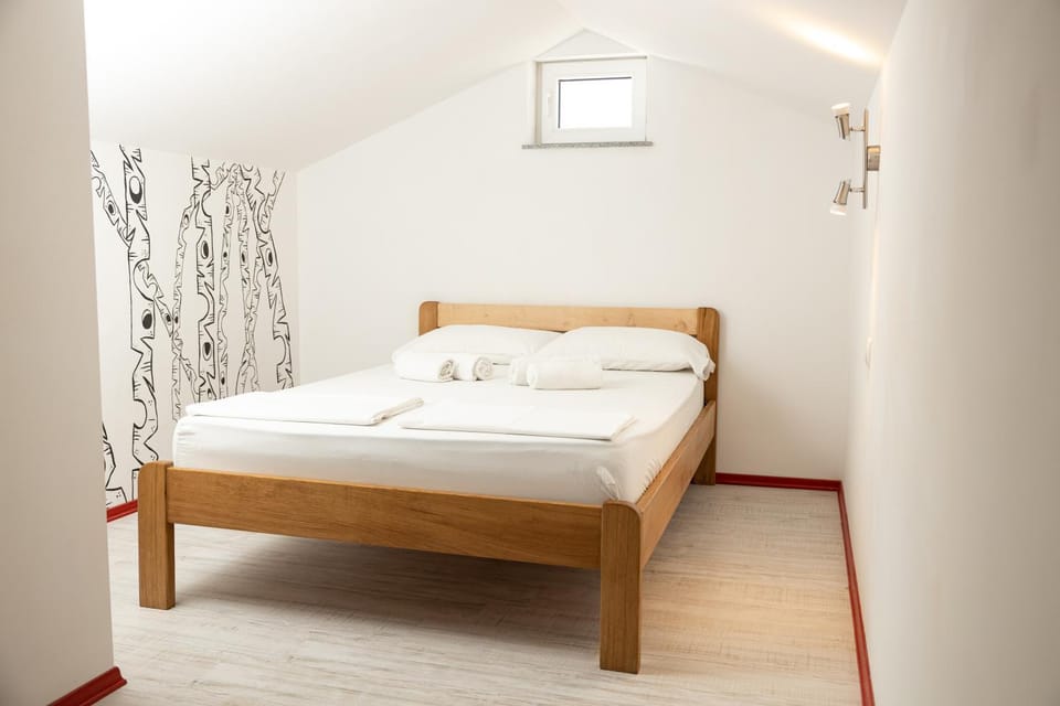 Bed, Photo of the whole room, Bedroom, towels