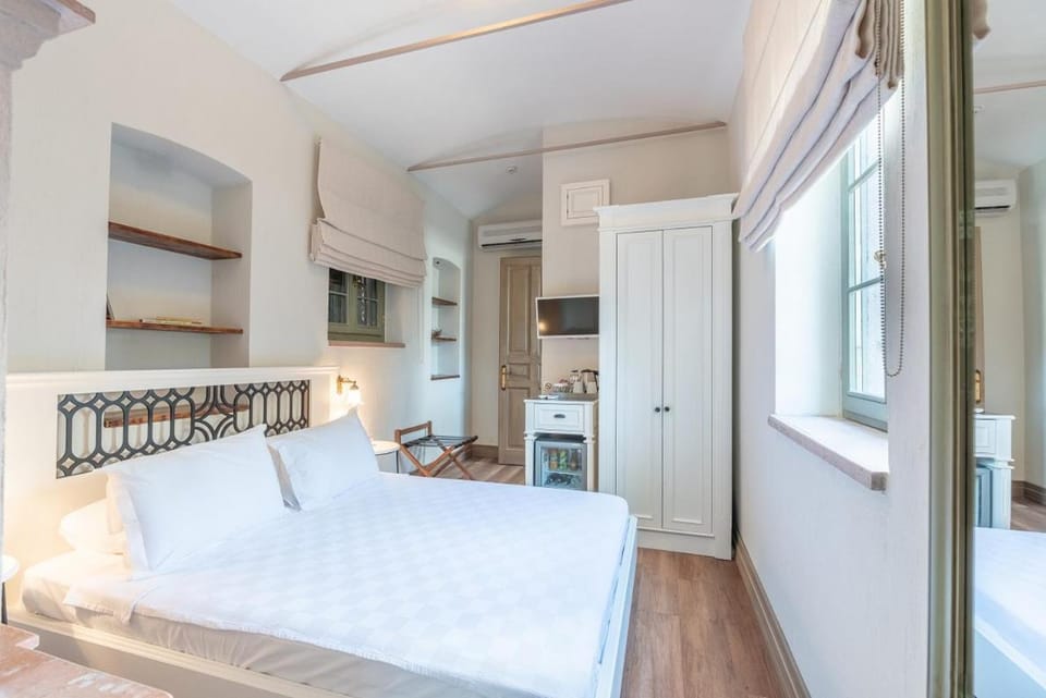 TV and multimedia, Photo of the whole room, Bedroom