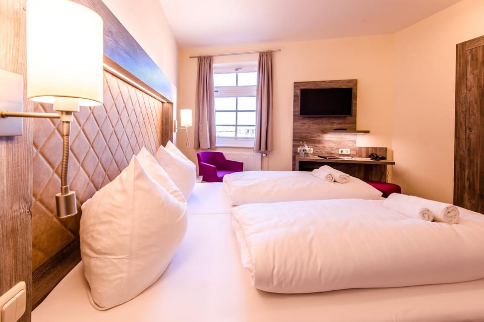 Bed, TV and multimedia, Photo of the whole room