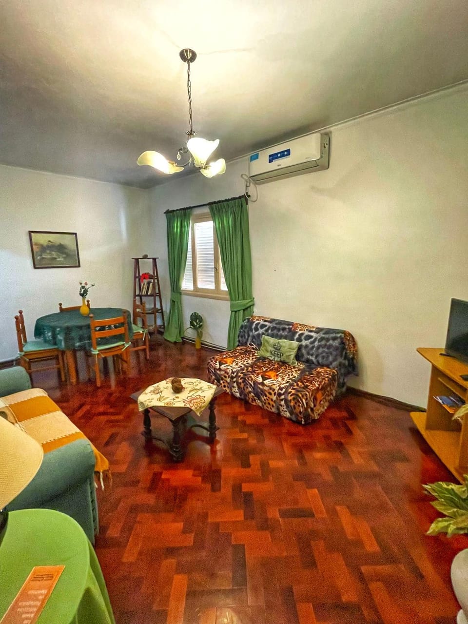 Living room, Seating area, air conditioner