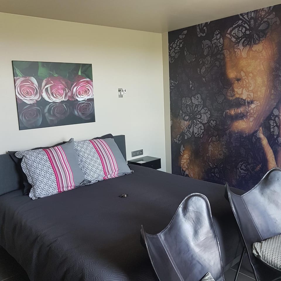 Bedroom, Quiet street view