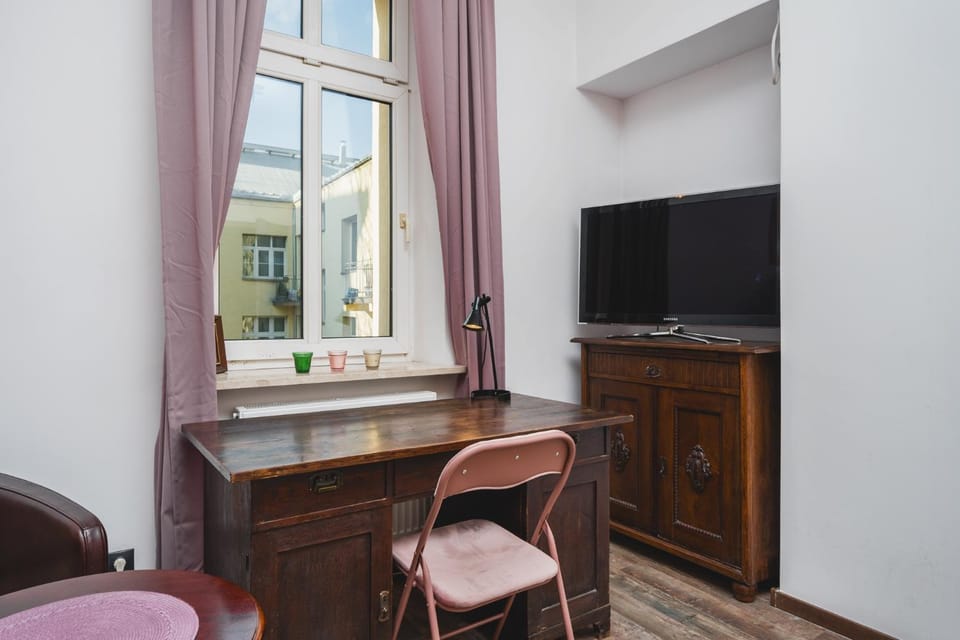 TV and multimedia, Decorative detail, Bedroom