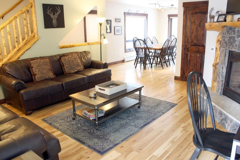 Pinecreek #E - 3 BR - Pool and Hot Tub Access - Close to Town - Shuttle to Slopes House in Breckenridge