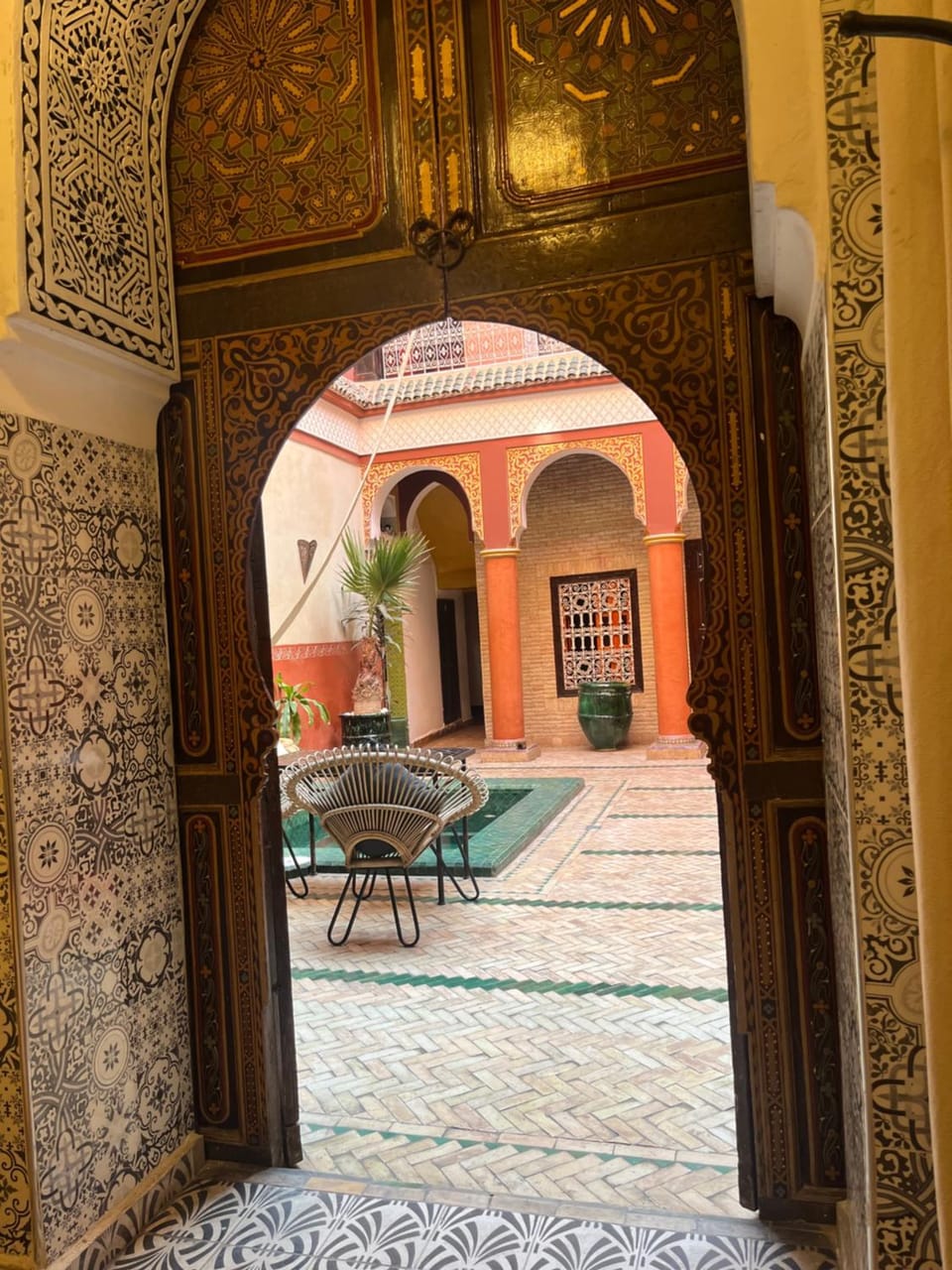 Patio, Day, Dining area