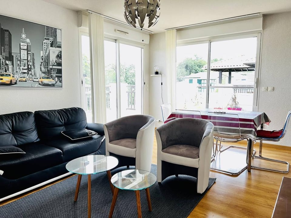 Confortable T2 à Cambo-Les-Bains avec Terrasse et Parking - FR-1-495-87 Apartment in French Basque Country