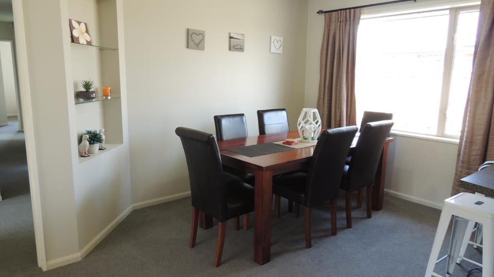 Airport, motorway, shopping handy House in Christchurch